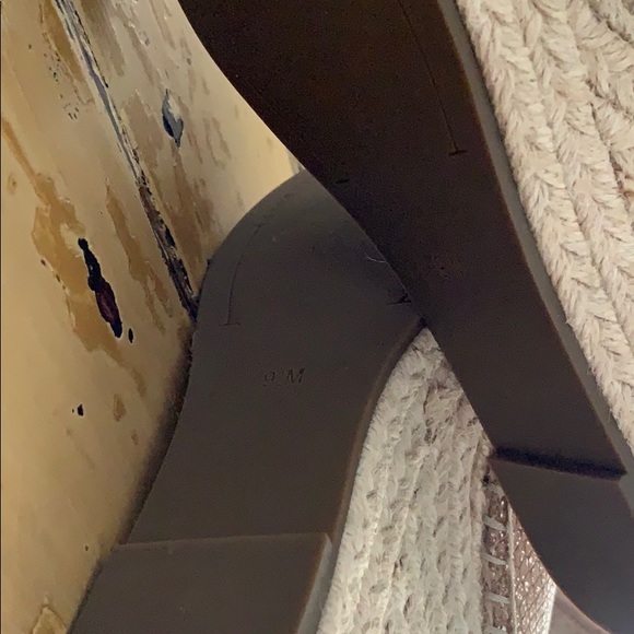 💥🆕💥KENNET COLE TAN GOLD ESPADRILLE WEDGES - Picture 8 of 8